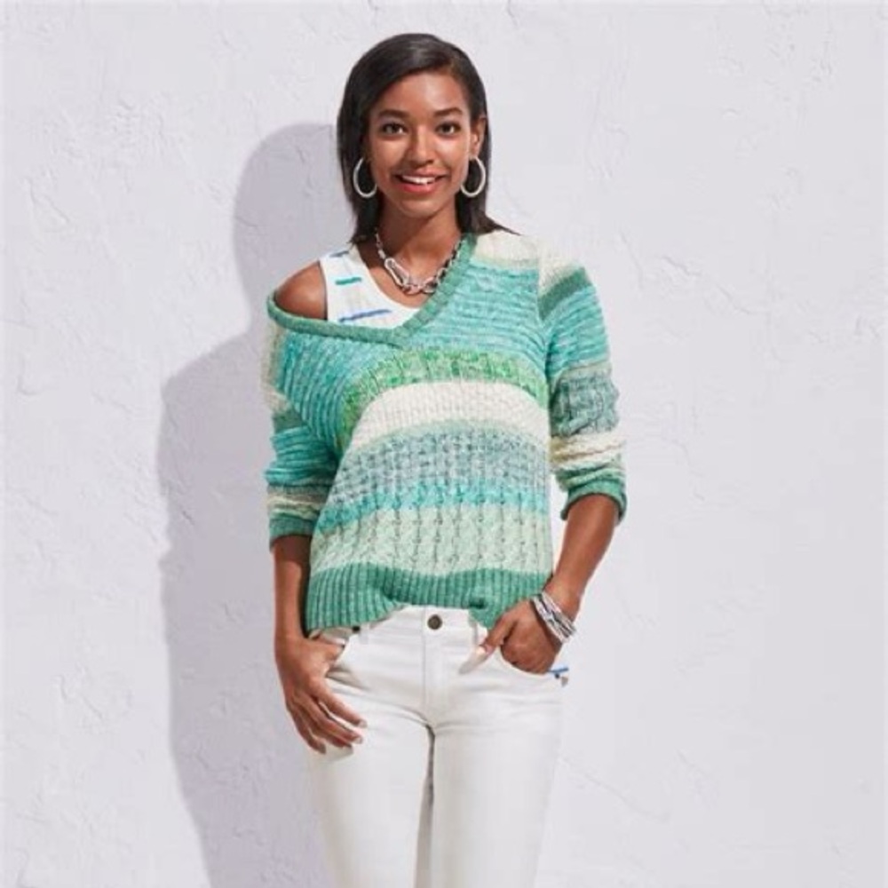 NWT Cabi Mix Stitch V-neck size S